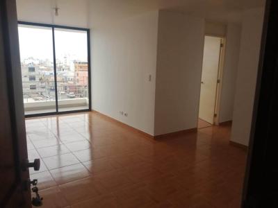 🏢 ¡Ocasión en San Miguel! Moderno Depa de 3 Dormitorios con Gas Natural y Balcón 🌊 | Precio: S/ 1,850 | 2 baños completos | Piso 5 con ascensor | Vista a Calle | Bien iluminado.