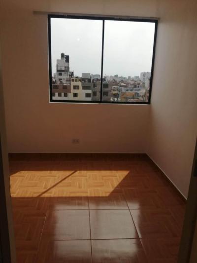 🏢 ¡Ocasión en San Miguel! Moderno Depa de 3 Dormitorios con Gas Natural y Balcón 🌊 | Precio: S/ 1,850 | 2 baños completos | Piso 5 con ascensor | Vista a Calle | Bien iluminado.
