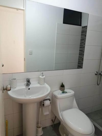 🏢 ¡Ocasión en San Miguel! Moderno Depa de 3 Dormitorios con Gas Natural y Balcón 🌊 | Precio: S/ 1,850 | 2 baños completos | Piso 5 con ascensor | Vista a Calle | Bien iluminado.