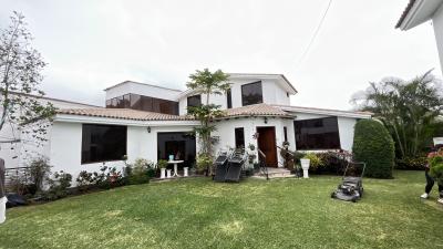 Piscina jardín BBQ Condominio