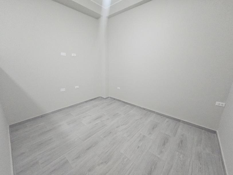 VENDO 1ER PISO REMODELADO FRENTE A LA PUERTA 6 DE LA UNÍ-7
