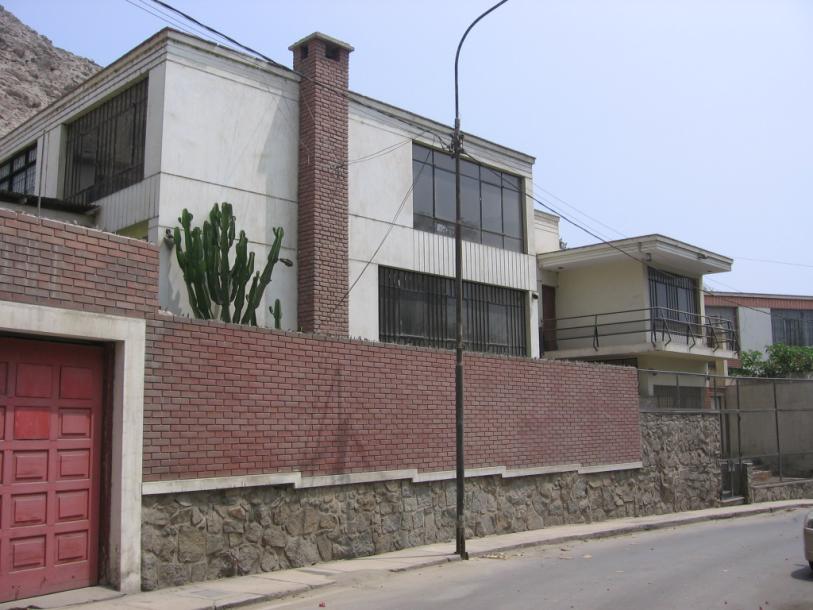 Vendo Casa en Los Robles cuadra 7 - Chaclacayo-1
