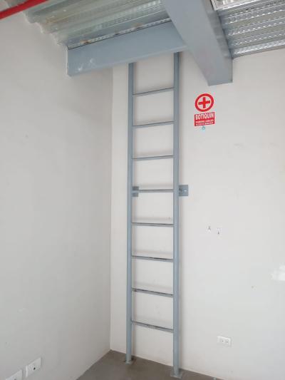 Stand Comercial en El Reloj Malvinas Plaza