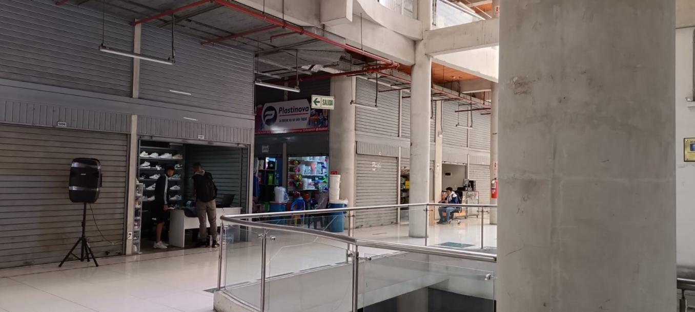 Stand Comercial en El Reloj Malvinas Plaza-3