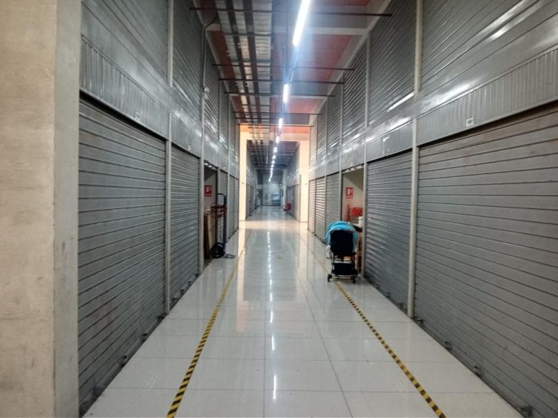 Stand Comercial en El Reloj Malvinas Plaza-4