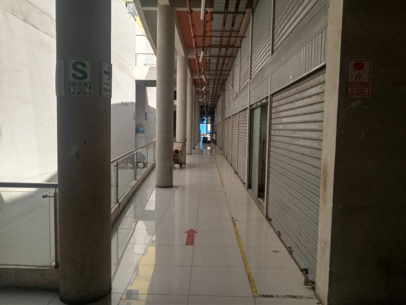 Stand Comercial en El Reloj Malvinas Plaza-6