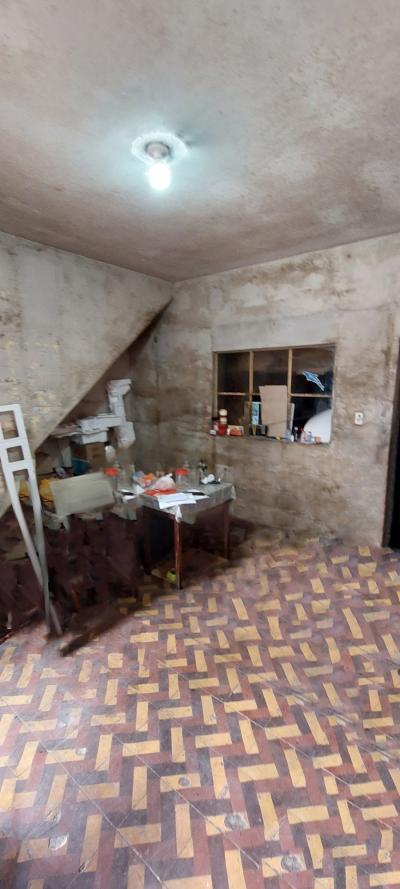 Vendo céntrica casa en el corazón comercial de La Parada a 1 cuadra de la Av Aviación