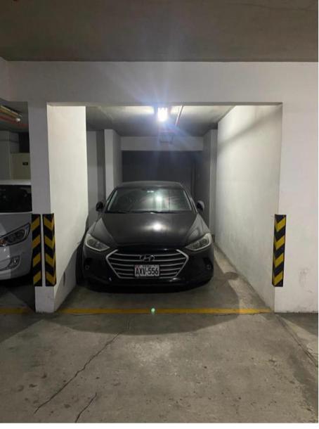 Venta  Estacionamiento  en excelente zona comercial-2