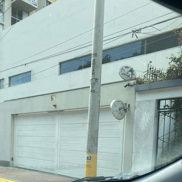 Venta  Estacionamiento  en excelente zona comercial-0