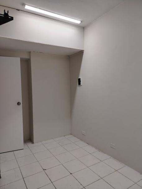 REMATE POR VIAJE - LOCAL/OFICINA EN JR. DE LA UNIÓN S/99,000-0