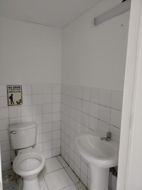 REMATE POR VIAJE - LOCAL/OFICINA EN JR. DE LA UNIÓN S/99,000-3