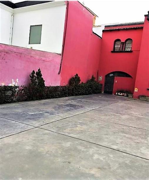 VENTA DE CASA A PRECIO DE TERRENO EN SAN ISIDRO-1