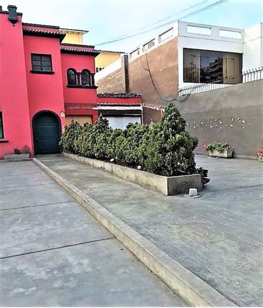 VENTA DE CASA A PRECIO DE TERRENO EN SAN ISIDRO-2