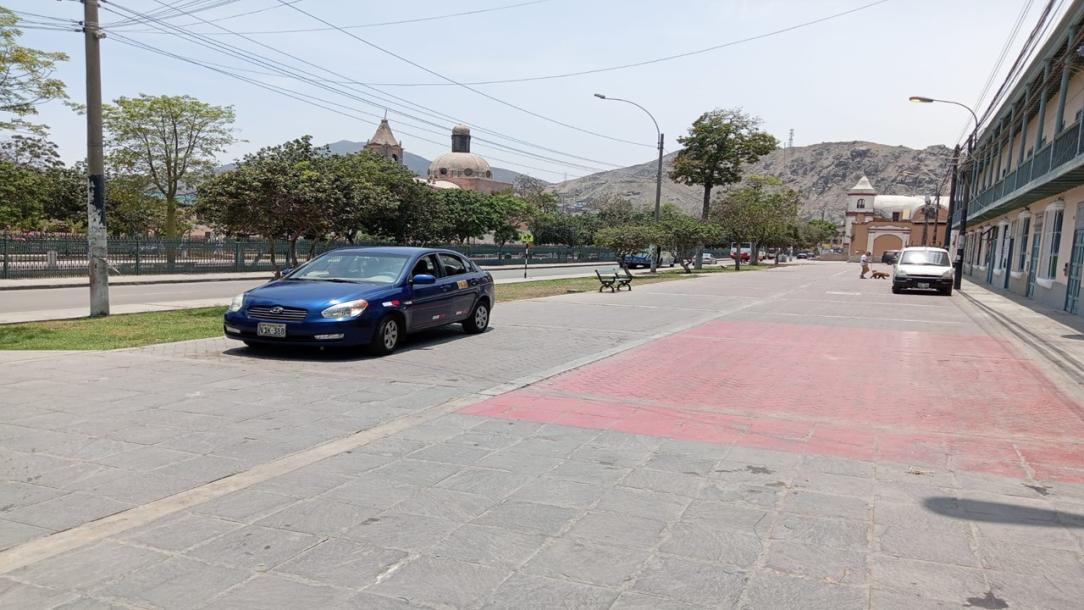 VENTA DE TERRENO PARA USO COMERCIAL RESIDENCIAL EN EL RIMAC-2