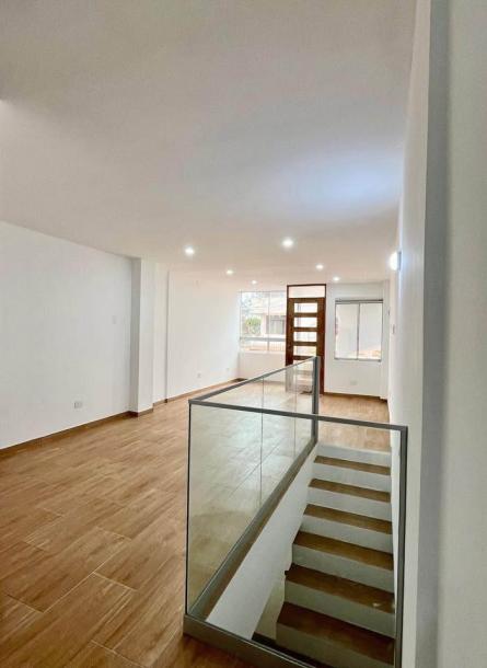 CASA 3 PISOS A PRECIO DE DPTO.+ DEPOSITO 4TO PISO Cedros de Villa - Chorrillos-2